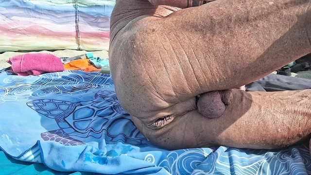 Early morning stretching my asshole at the beach
