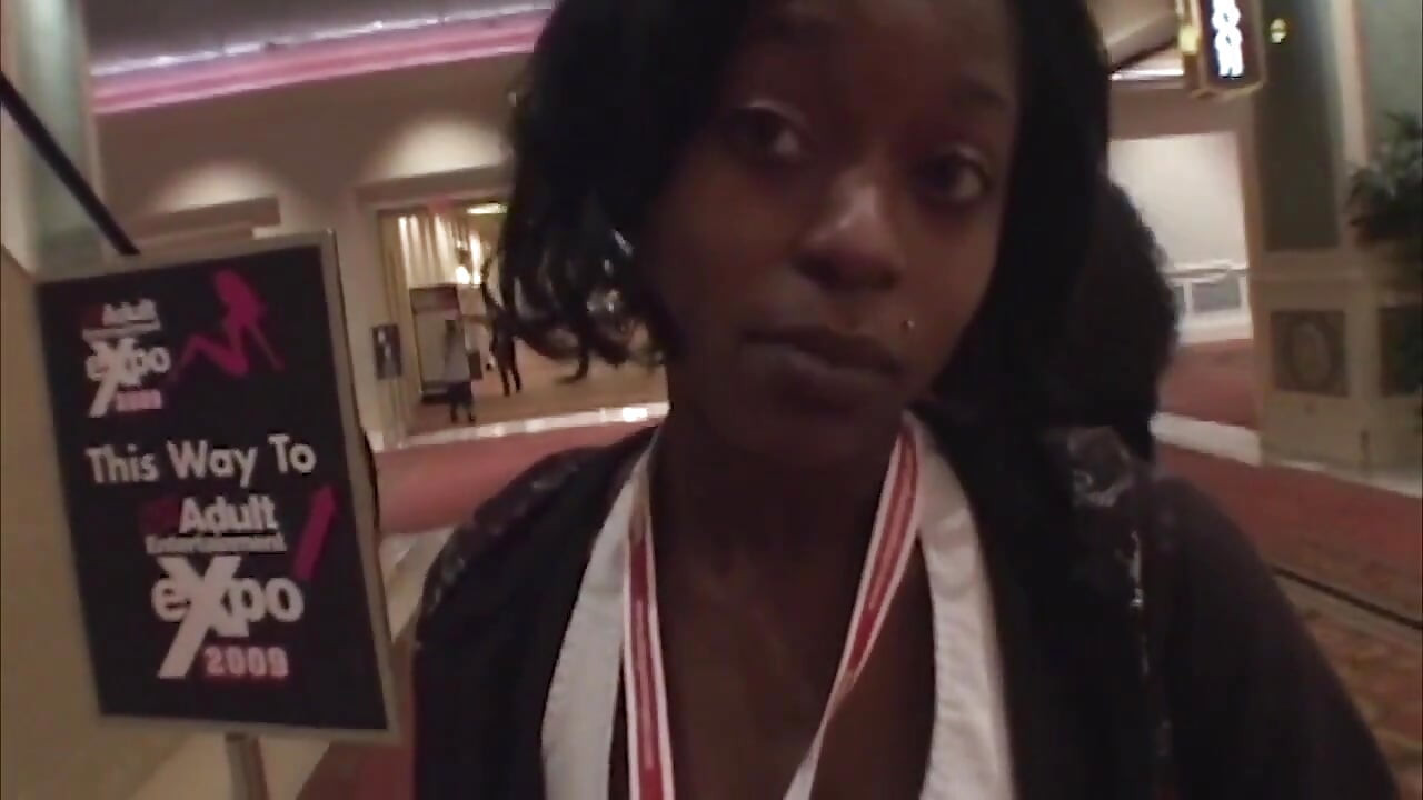 Ebony Amateur Spreads Wide for White Cock