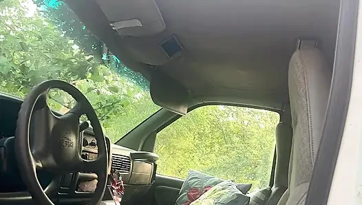 diese so attraktive muschi klein auf dem lkw