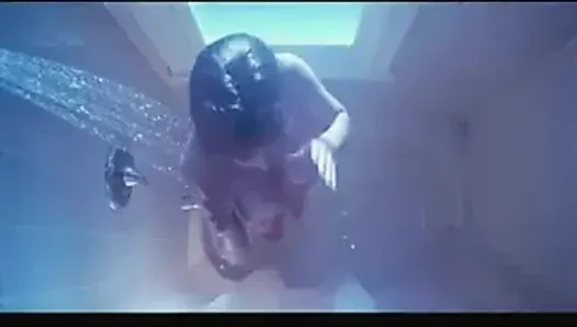 Katharine Isabelle fez loop na cena do banho