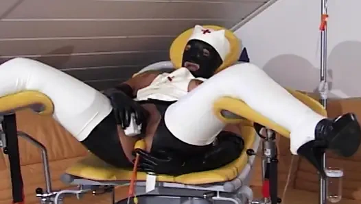 BDSM-süchtige deutsche schlampe gefesselt und in den arsch gefickt