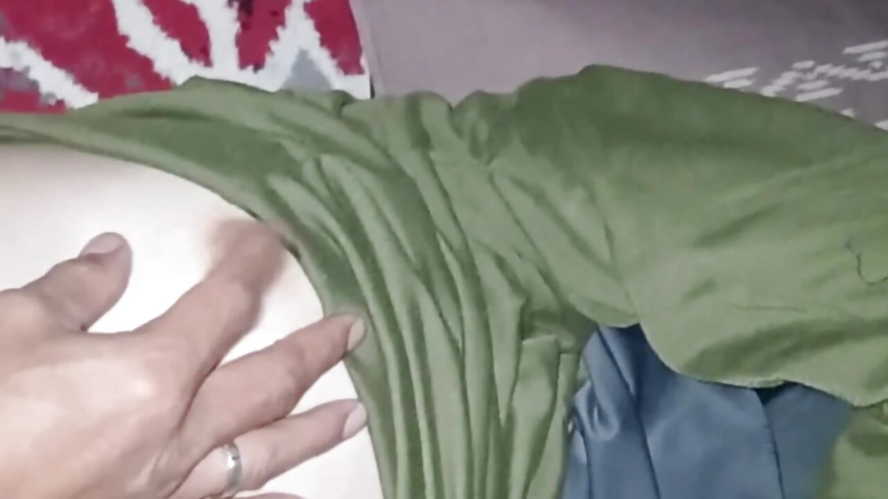 和我的業餘女友在狹窄的小屋裡