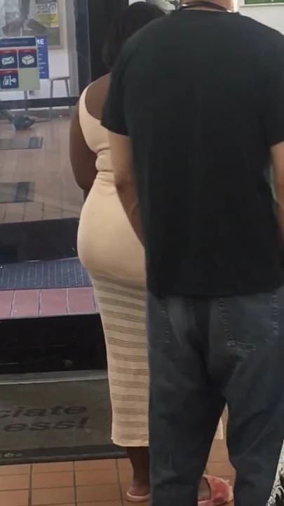 Waiting line booty