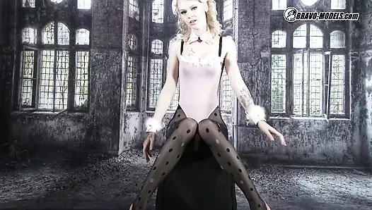 Bintang porno remaja Ceko yang bagus Ariela Donovan