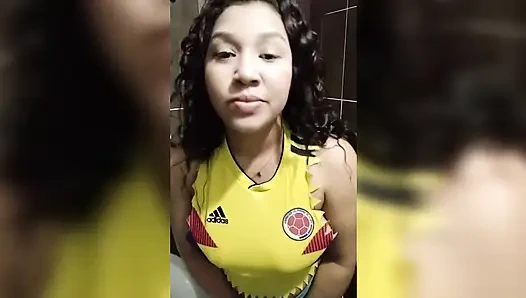 Ben kendim için bir kadın yeterli değilim düşünüyorum kocam her zaman beni reddediyor, ona sikişmek istediğimi söylüyorum ve her şey yanlış bitiyor!