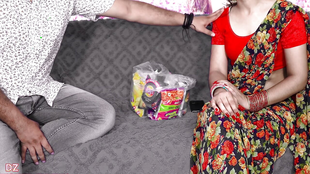 Hint MILF'i yatağa yatırıp kocası bütün gece sert sikiyor net hintçe ses