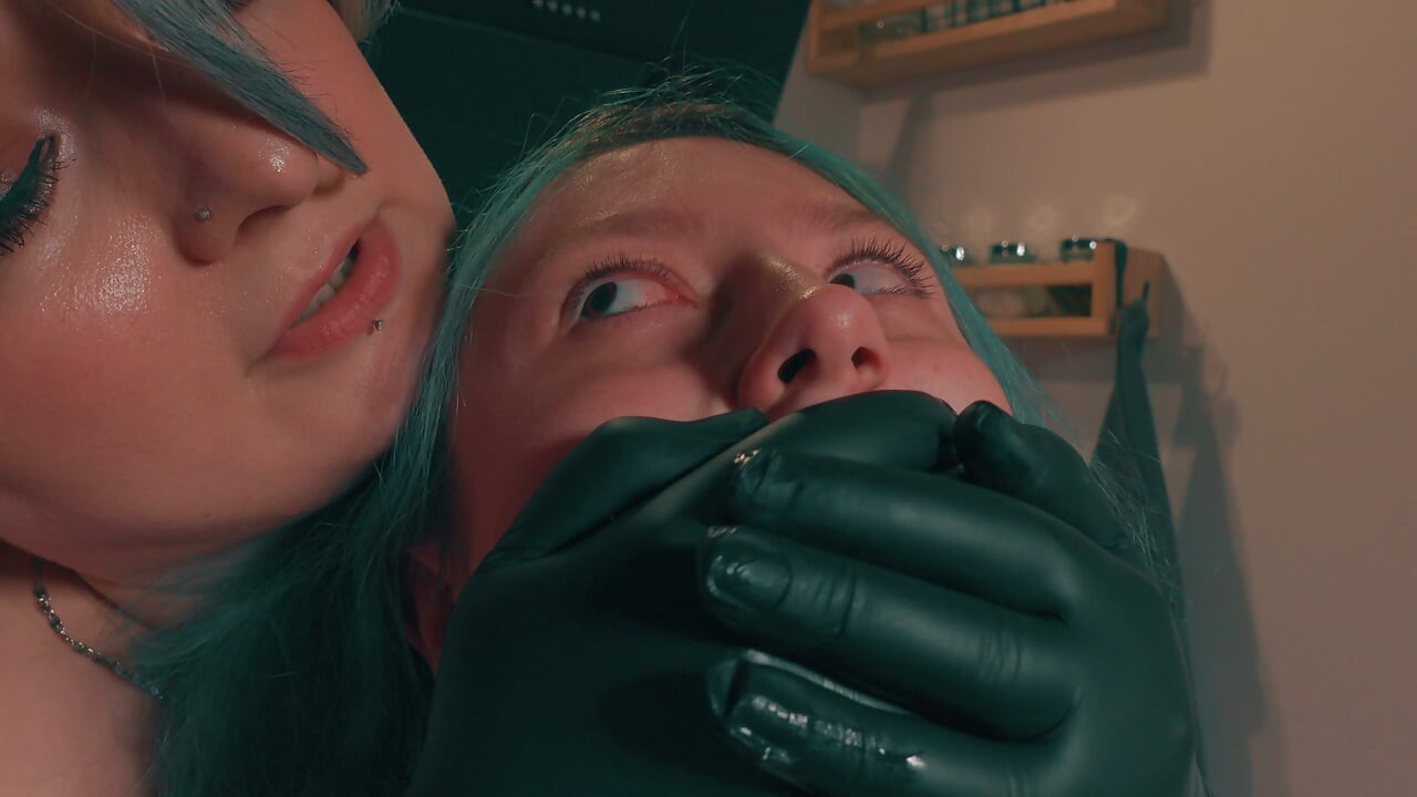 Hand Over Mouth Kitchen Ownership - Thick Stepmom Claims Skinny Stepdaughter in Gloves