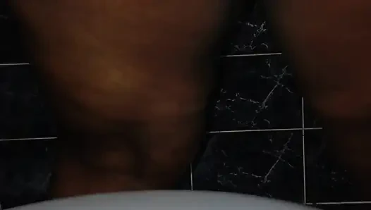 Thick mommy cant help rubbing her pussy and squirtin