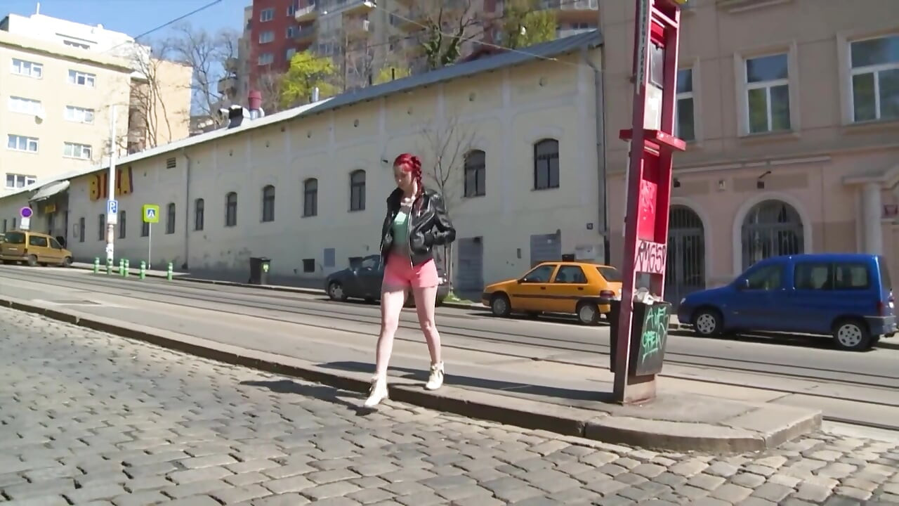 Vruća tinejdžerka s uskom pičkom jebana ogromnim kurcem