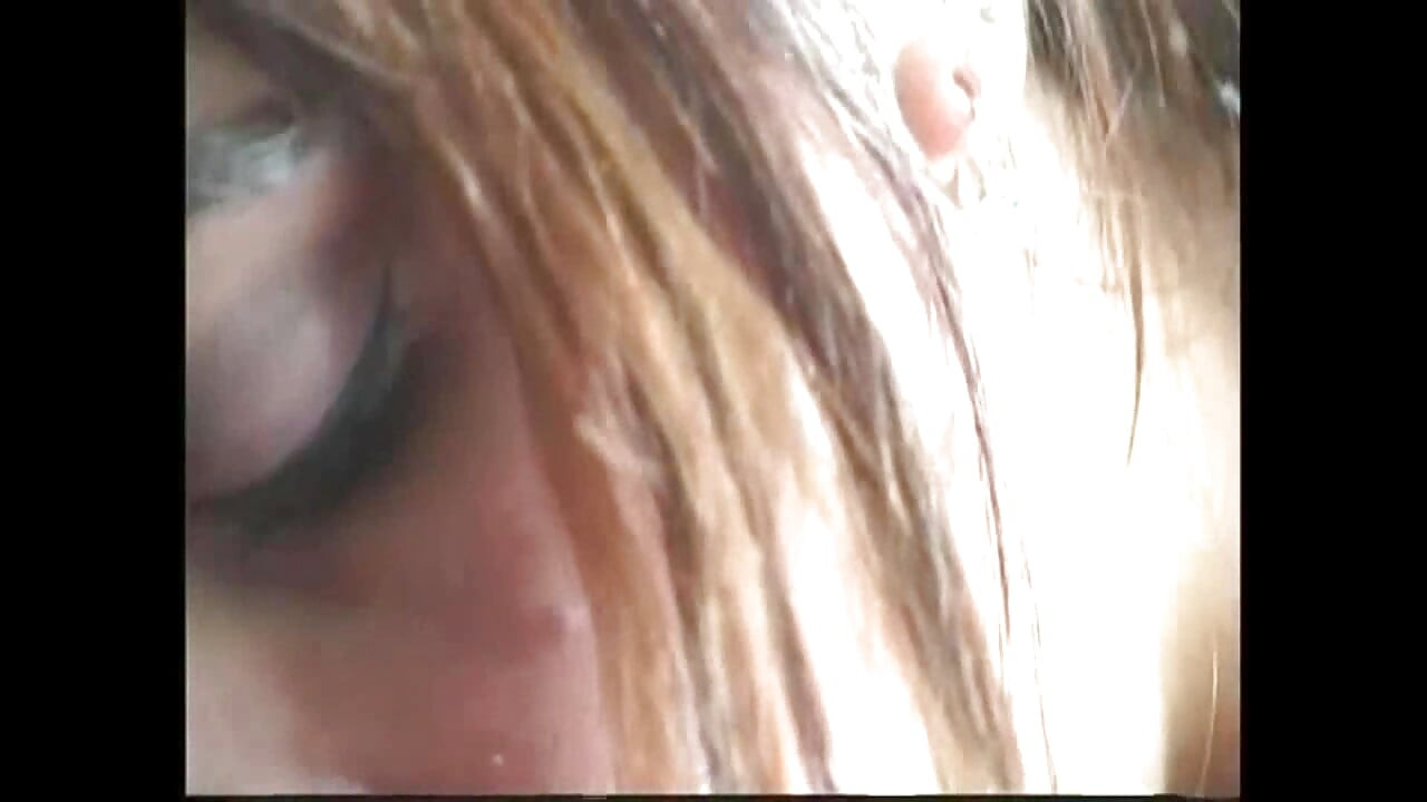 Фантастична молода чорношкіра сперма всередині пизди величезним чорним членом з презервативом