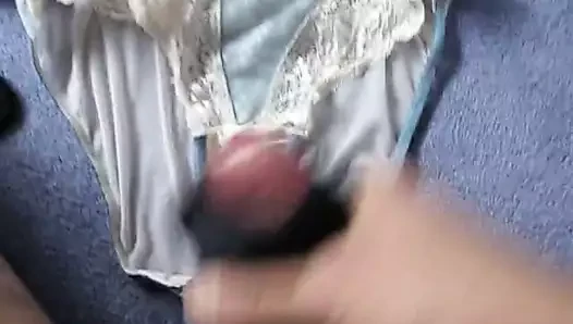 Mil'in külotuna boşalmak