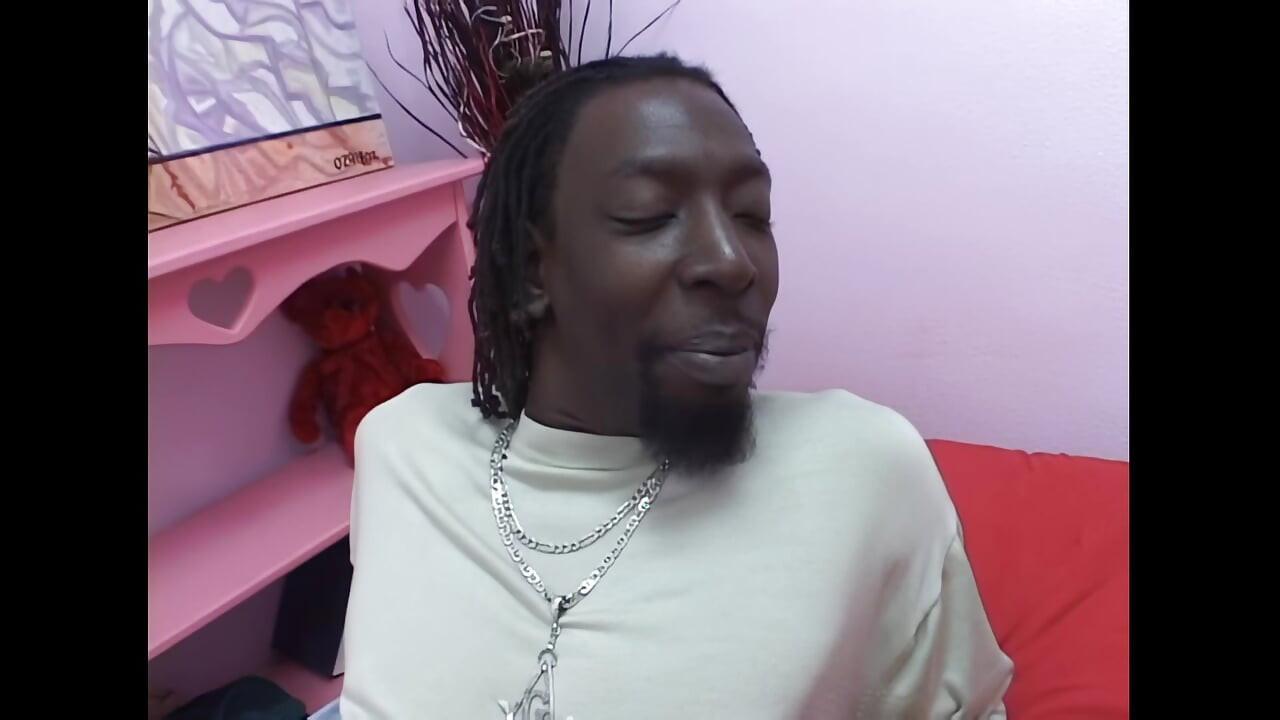 Tenggorokan Intens Gadis Gemuk