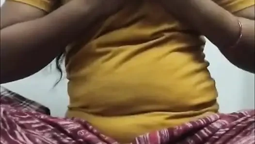 Hari ini, bhabhi ingin melakukan banyak seks, komentar