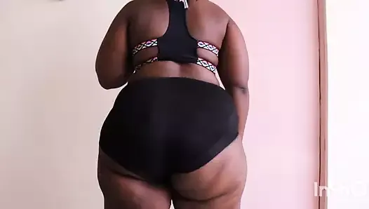 Sexy ebony twerking you peek her dress