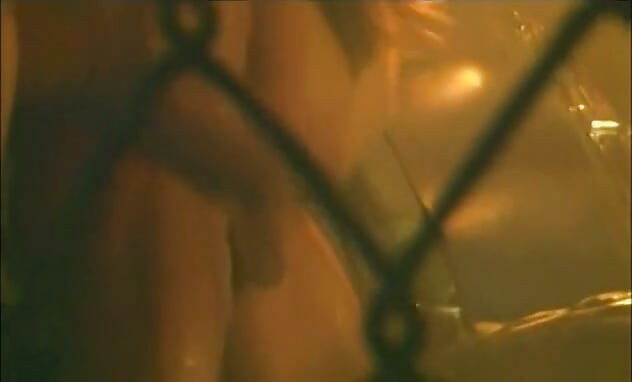 Blonde loszka z dużymi cyckami ma dzikie ruchanie z kulturystą Hung