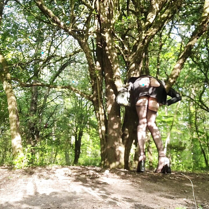 Die GRAND⭕️TOUR über den Napoleon-Parkplatz im Forêt de BRUNOY. Zeigen Sie deinen JeaN-Minirock, offene tasse. VaneSsaBiTCHx PariSChienneTrvprod⁹⁹",