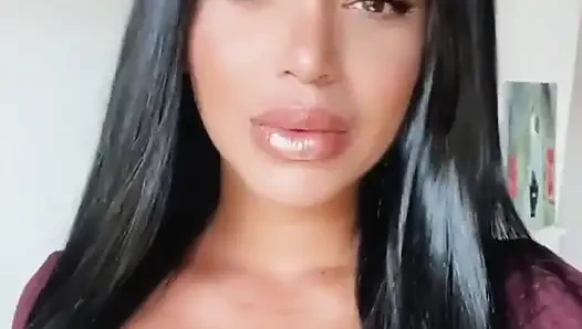Kamu suka sama rambut hitamku nggak?