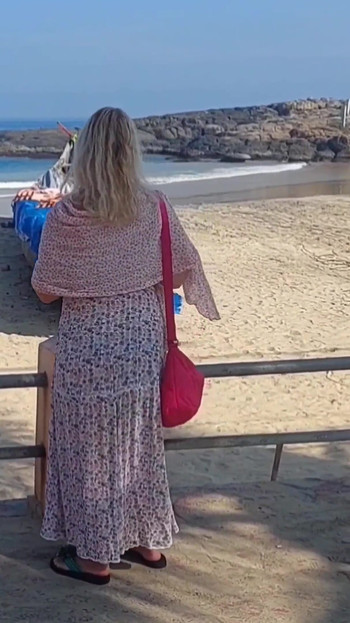 Amateur rubia madura esposa disfruta del sexo después de caminar