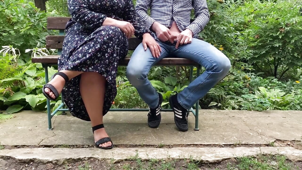 Evet, üstüme boşal! Ateşli boşalma hissine bayılıyorum!