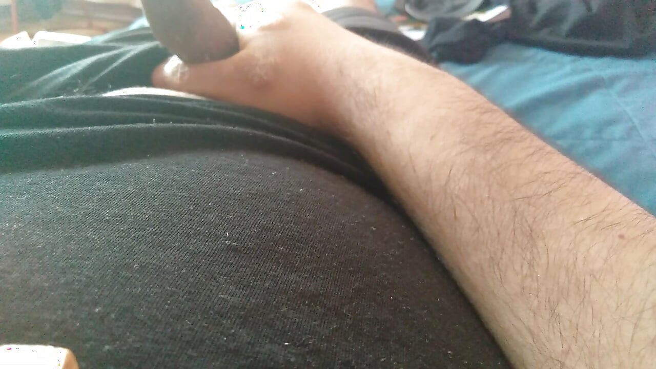 Сильний хлопець любить, щоб його монструозний член був показаний