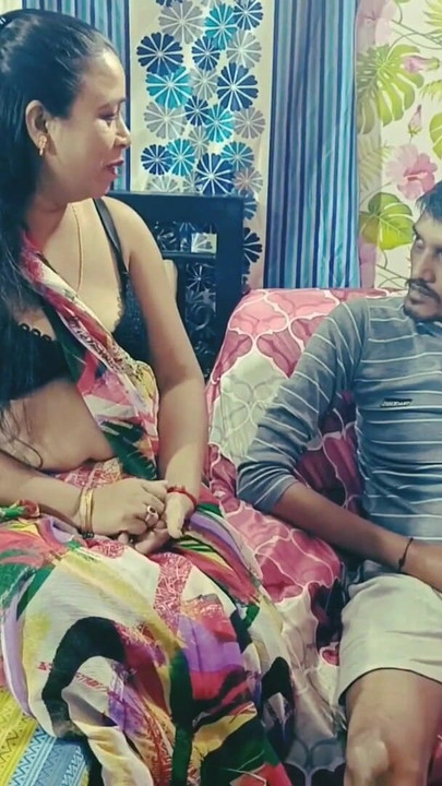 Hot nokrani ne apna malik ko gud chataya, bohat chudai ki | Clip 1