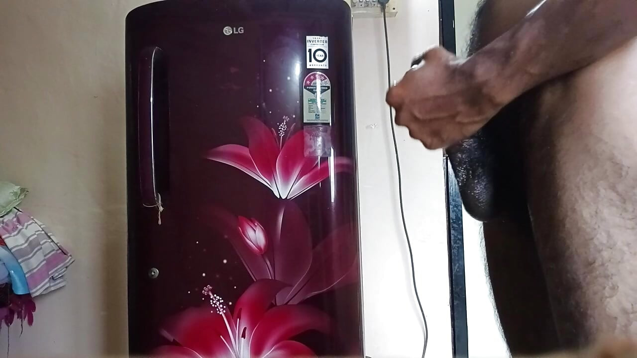 Samne wali sexy aur hot bhabhi ka sexy figure Dekh kar lund hilane ka mood ho gaya
