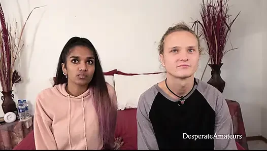 Verzweifelte Amateure, zierliche rothaarige pepper hart und teen Kiki Sweet bekommen ihre engen muschis von großen weißen schwänzen geritten