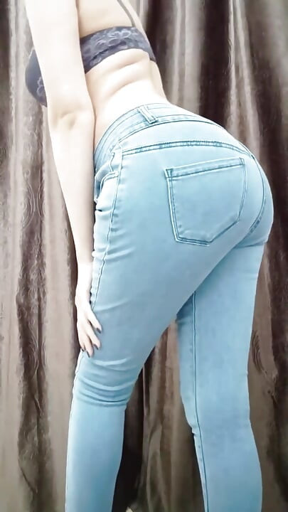Hot Girl Showing the Big Boob and Pusssy Fingering