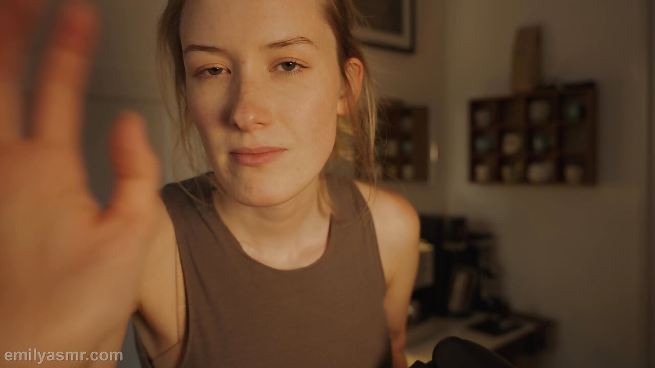 남성 모델이 필요한 ASMR 사진작가... 그녀는 당신을 필요로!