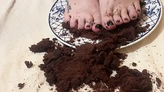 Feet Feet Feet in the Cake
