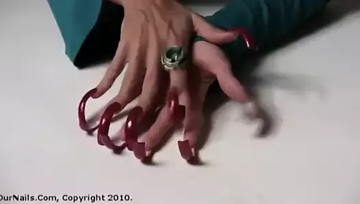 Long nails clicking