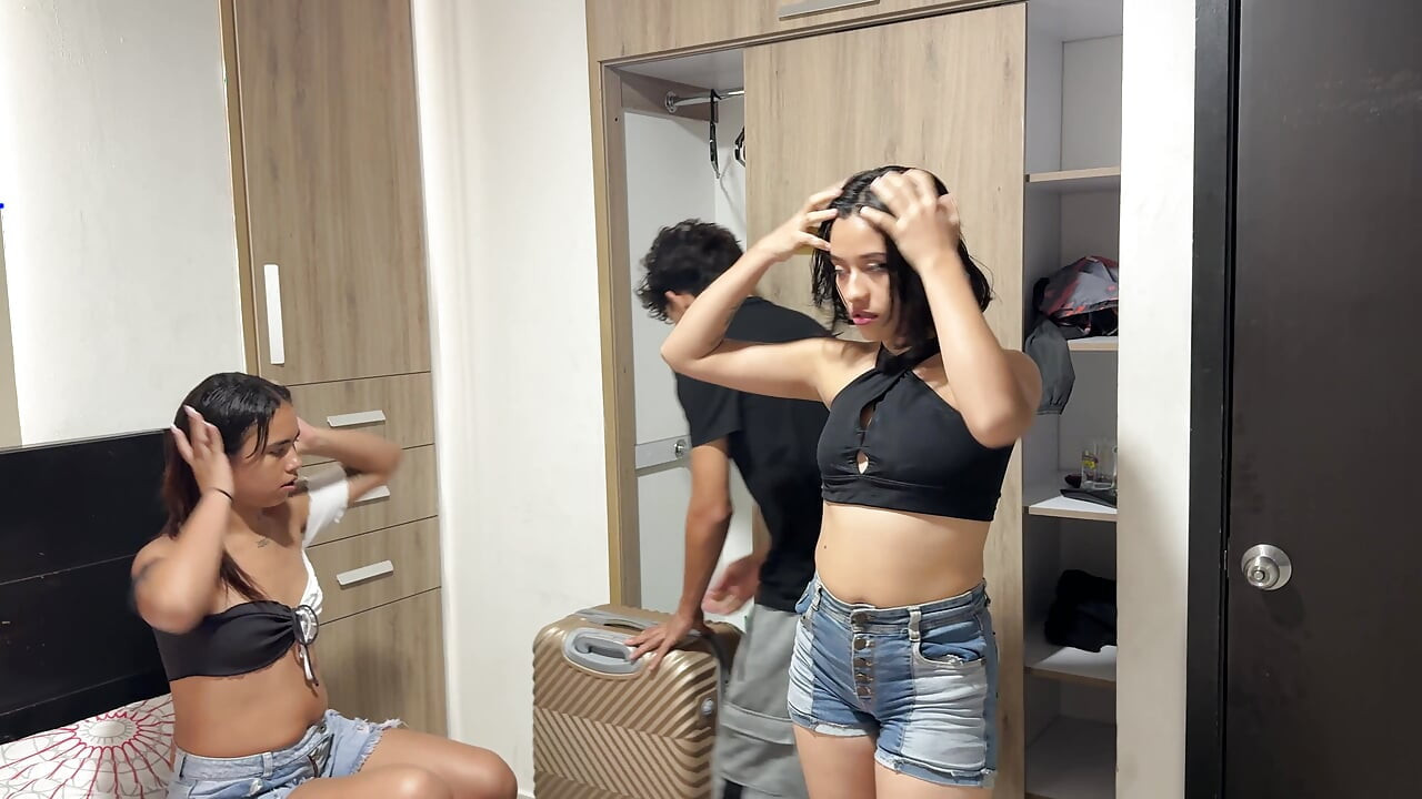 ¿Que podria pasar si comparto cuarto de hotel con mi mejor amiga y su novio?