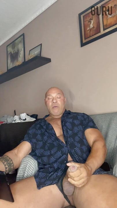 大师先生健美爸爸在家里手淫