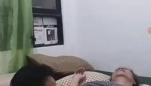Sikişmeyi seviyor