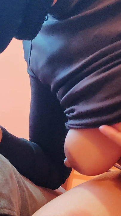 Uzbudljiv trenutak iz "Seksi cura mi puši ,,,Amaterski krupni plan pušenja"