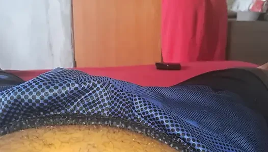 Ich kann es nicht glauben! Meine heiße stiefmutter, dicker arsch und riesige möpse, mein schwanz