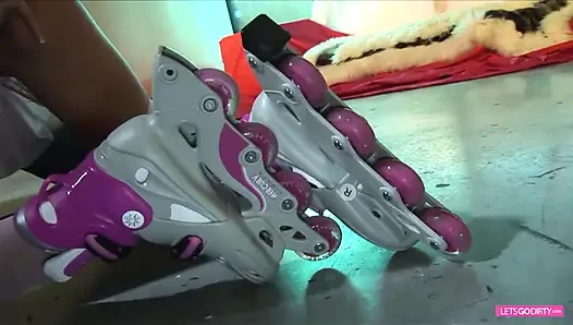 Seksi sarışın bebek her iki delikten sikilmeyi seviyor