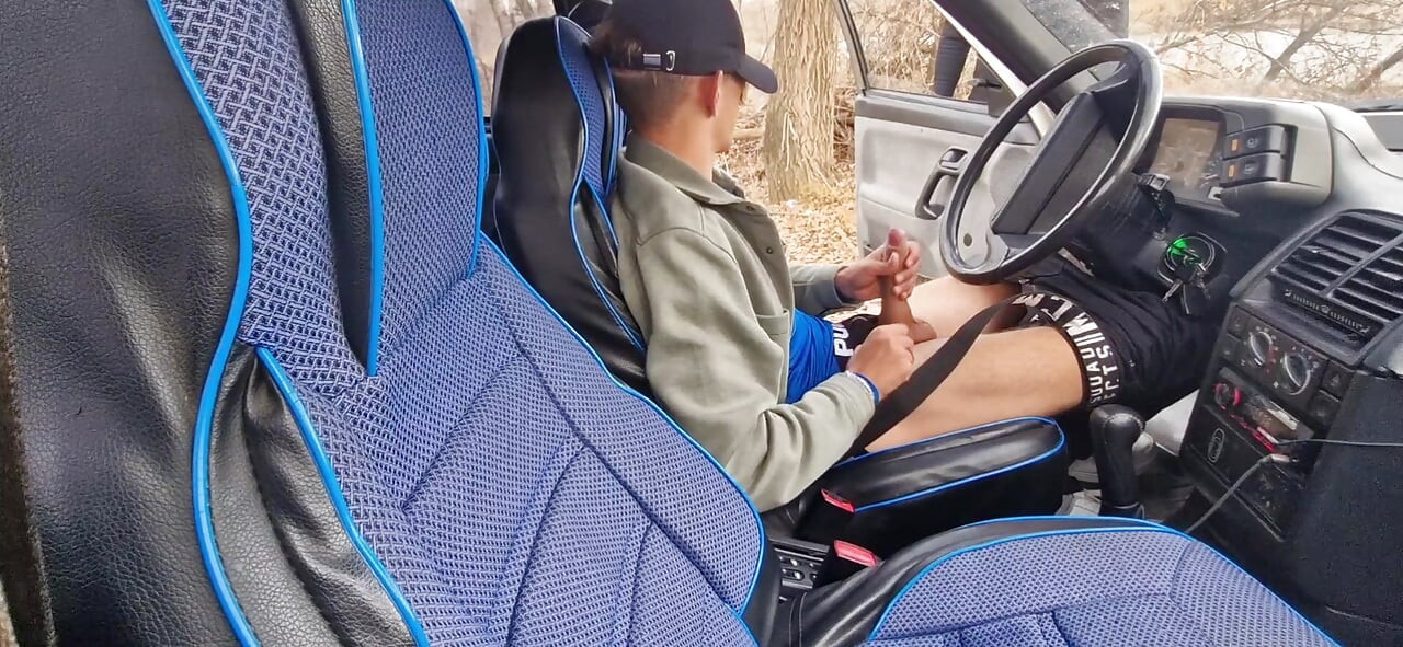 Hot Cruise Publicly Fucked a Young Student's Tight Femboy Hole in the Cold Autumn