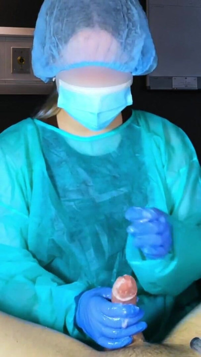 Doktor je uzeo uzorak sperme pacijenta u bolnici. Mučenje nakon orgazma | Klip 1