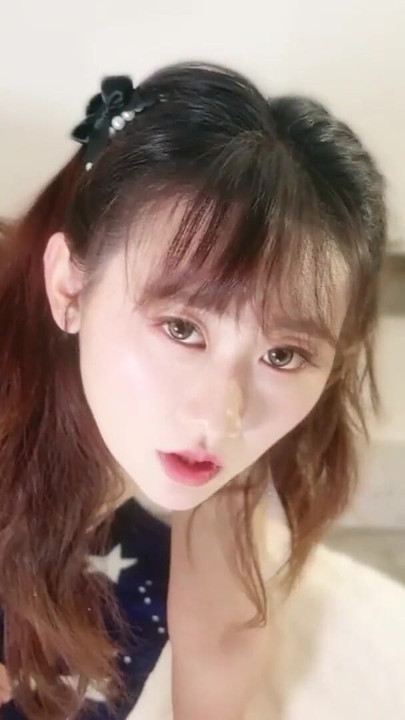 Awek lurus yang menghisap itu dirangsang oleh seorang awek renda dan dikongkek oleh seorang lelaki pelik dalam mimpi musim pancutannya | Klip 1