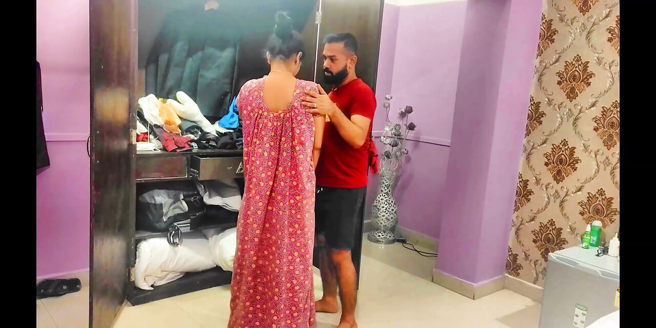 Kamwali Bibi tentou roubar e foi punida com foda pelo proprietário.