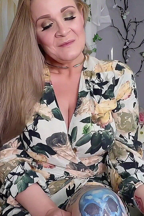 Miss Whitney Morgan के पड़ोसी के पास गुप्त Voresnack Fetish है