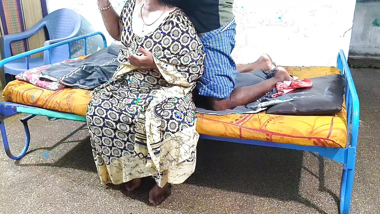 Ibu tiri Sedang Menonton TV Dan Saya Pergi Ke BelakangNya Dan MemelukNya Dan Berkongkek dengannya