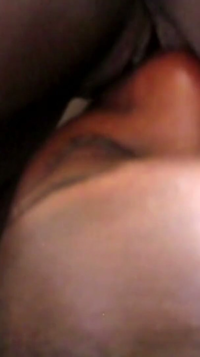 Zwarte lesbische tieners poesje eten na de eerste universiteitsles | Clip 1