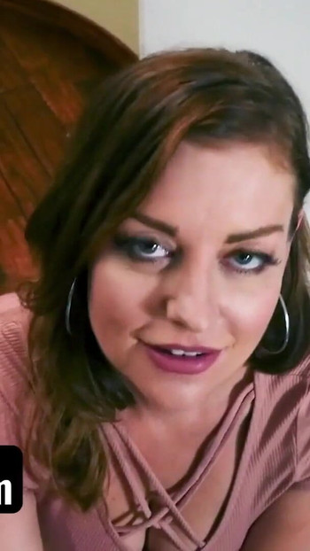 Vzrušující okamžik z "PervMom - zrzavá milfka se nevzdá žhavých hřebci klíč v autě, dokud on nešuká její kundičku tvrdě"