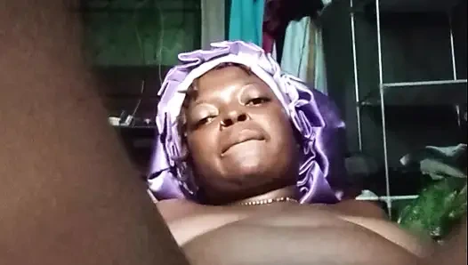 Изогнутая киска