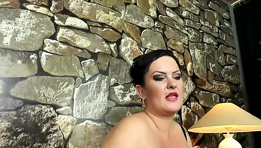 Телочка в латексе с татуировками жестко трахается со своим трахом