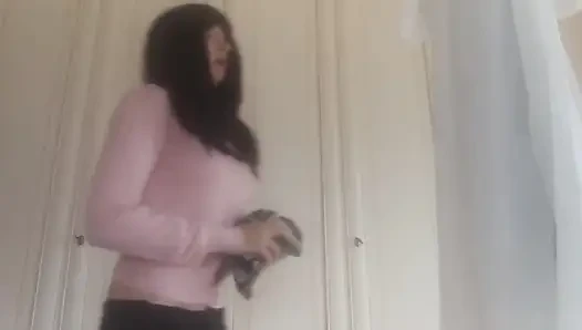 Üvey oğul, iç çamaşırın ıslak ve kirli. Confess Me