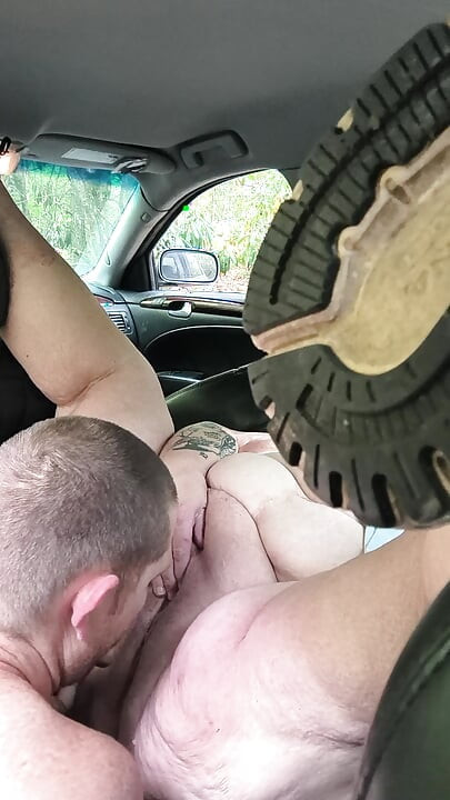 Eating Her Juicy Pan in Backseat He's One Lucky Guy Cumming in His Eyes