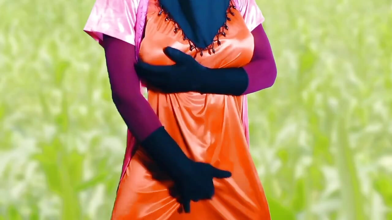 Shali의 쪼이는 보지에 삽입된 자지